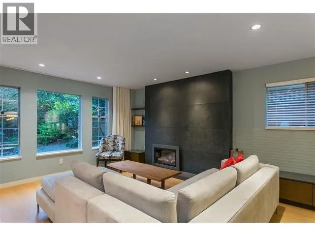 Ground Floor 4533 W 16TH AVE, Vancouver, British Columbia V6R3E8