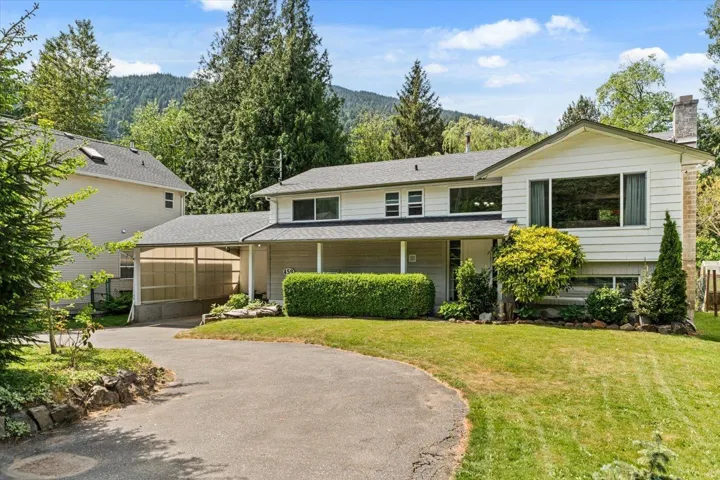459 NAISMITH AVENUE, Harrison Hot Springs, Harrison Hot Springs, British Columbia V0M1K0
