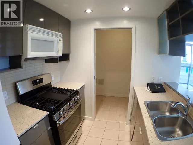 2205 928 BEATTY STREET, Vancouver, British Columbia V6Z3G6