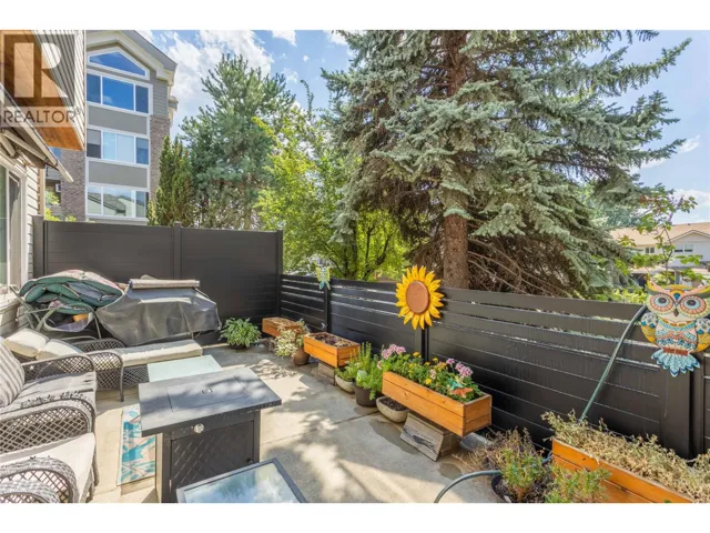1675 Thayer Court Unit# 1, Kelowna, British Columbia V1Y8M2