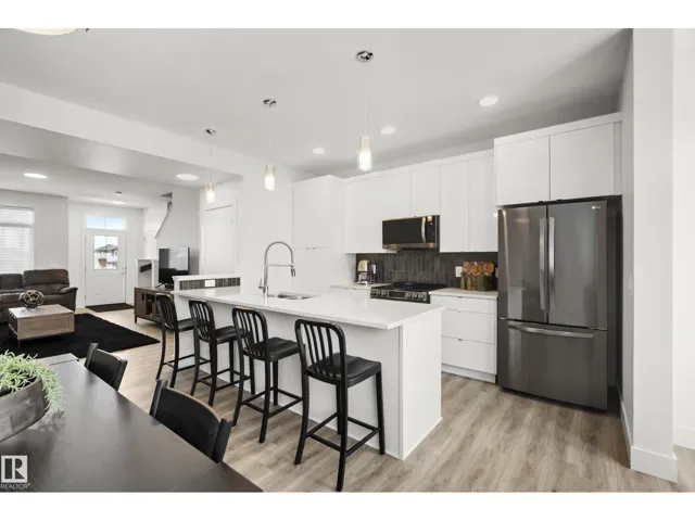 175 KINGLET BV NW, Edmonton, Alberta T5S0S6