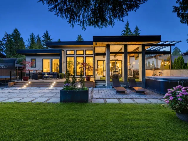 20261 41 AVENUE, Langdale, British Columbia V3A2Z3
