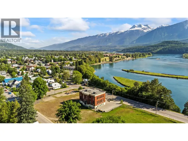 616 Third Street W, Revelstoke, British Columbia V1E0B4