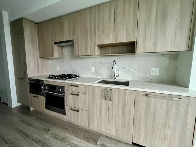 806 13350 CENTRAL AVENUE, Surrey, British Columbia V3T0S1