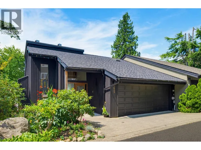 5623 EAGLE COURT, North Vancouver, British Columbia V7R4V4