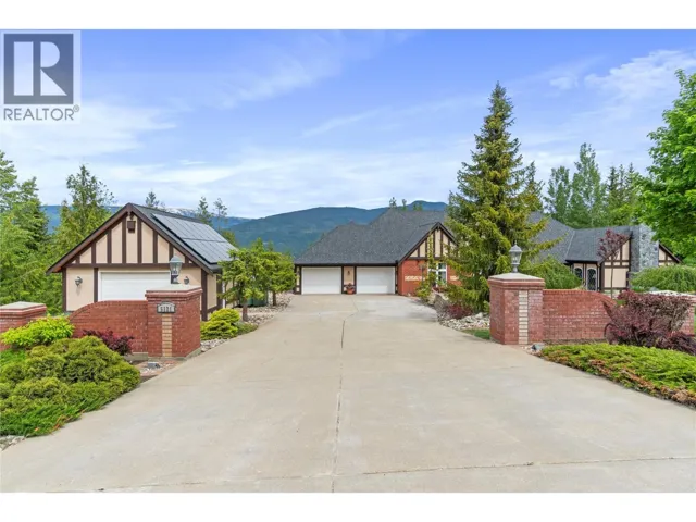 5121 IVY Road, Eagle Bay, British Columbia V0E1T0