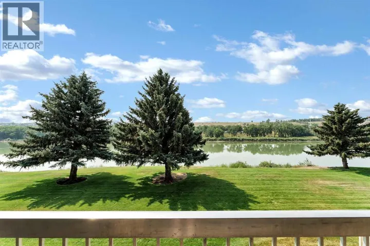 211, 1051 3 Street NW, Medicine Hat, Alberta T1A7Y4