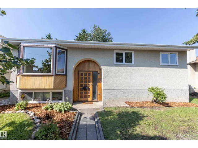 1108 39 ST NW, Edmonton, Alberta T6L2K7