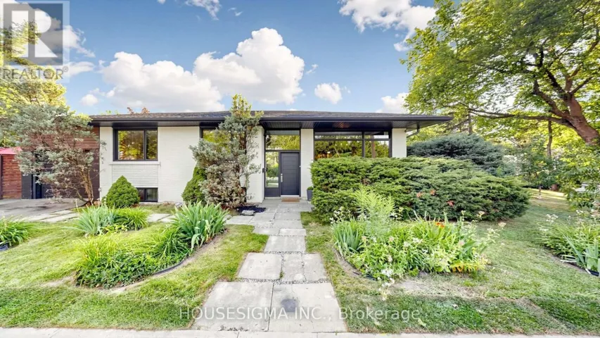 6 KOOS ROAD, Toronto (Markland Wood), Ontario M9C1W3