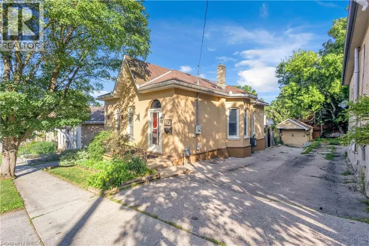 17 SCARFE Avenue, Brantford, Ontario N3T3P6