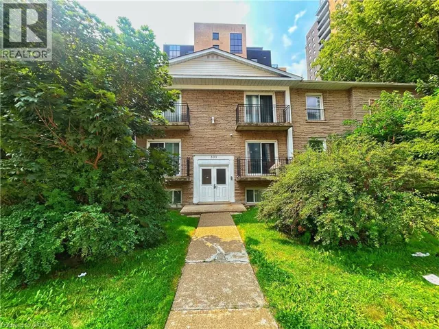 303 N KING Street N Unit# 4, Waterloo, Ontario N2J2Z1