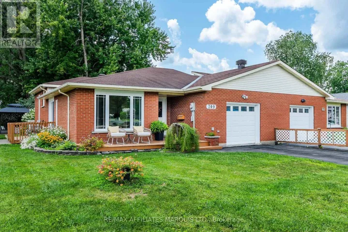 709 CHAMPLAIN DRIVE, Cornwall, Ontario K6H6P4