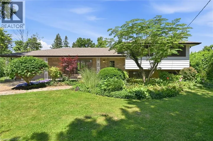 34 CHRISTOPHER Drive, Hamilton, Ontario L9B1G7