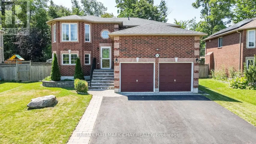 94 SANDRINGHAM DRIVE, Barrie (Innis-Shore), Ontario L4M7J5