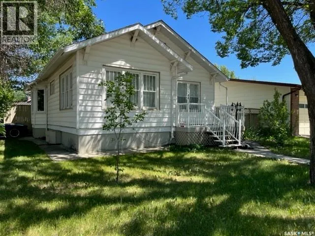 394 2nd STREET, Shaunavon, Saskatchewan S0N2M0
