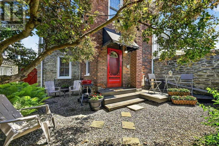 34 WATER STREET W, Brockville, Ontario K6V3L3