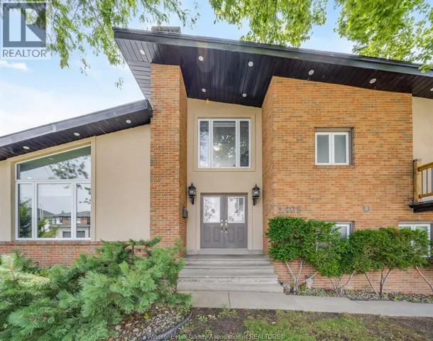 2405 ROXBOROUGH BOULEVARD, Windsor, Ontario N9E2Z7