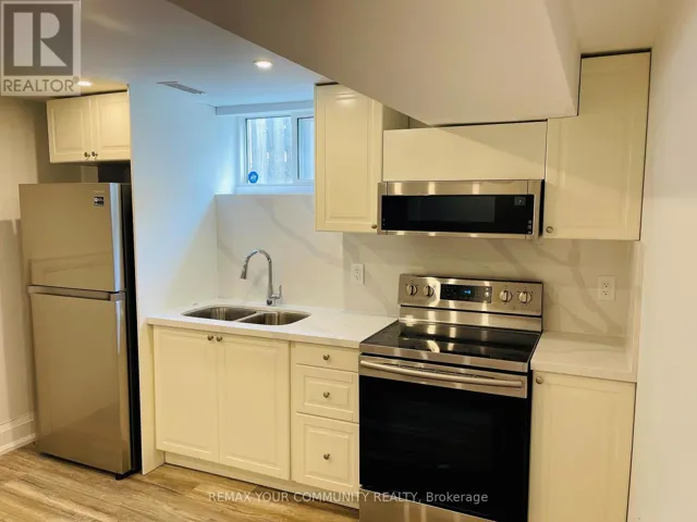 32 KITIMAT CRESCENT, Aurora (Aurora Heights), Ontario L4G3C3