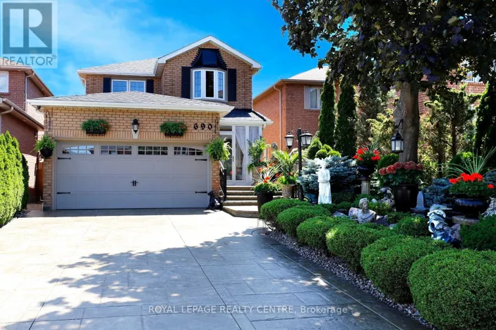 690 ASHPRIOR AVENUE, Mississauga (Hurontario), Ontario L5R3N8