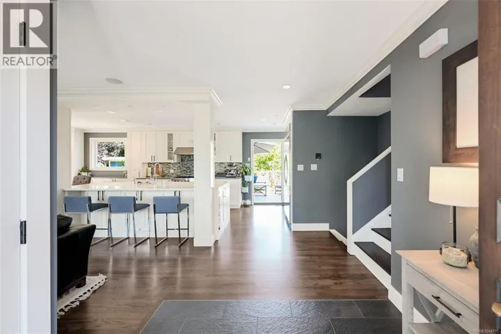 1762 Midgard Ave, Saanich, British Columbia V8P2Y7