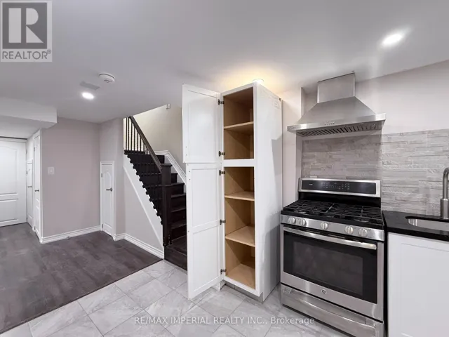 17 DEERWOOD CRESCENT, Richmond Hill (Oak Ridges), Ontario L4E4B8