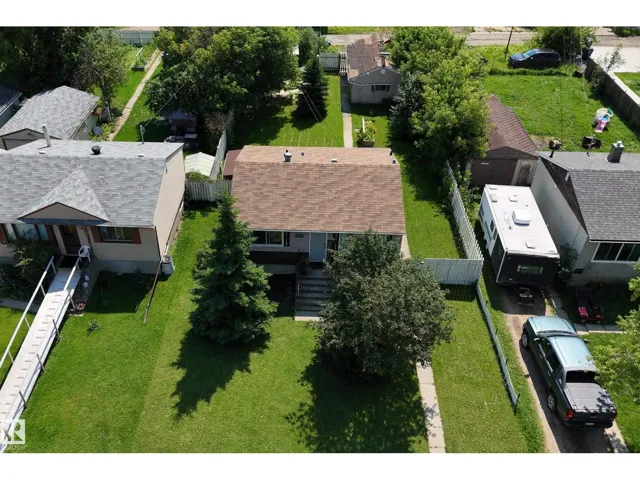 15925 106 AV NW, Edmonton, Alberta T5P0W6