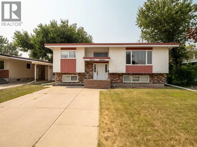 1114 Great Lakes Road S, Lethbridge, Alberta T1K3N6
