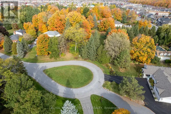 18 HOWARD COURT, Ottawa, Ontario K2J3Z8