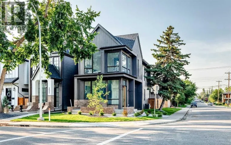 2002 44 Avenue SW, Calgary, Alberta T2T2N8