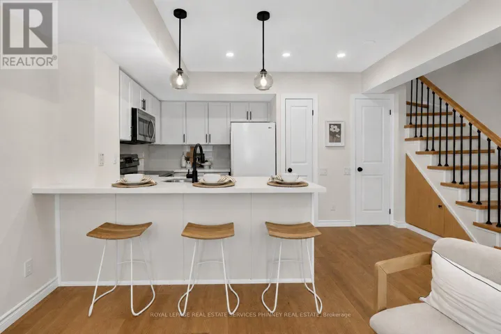 50 - 93 THE QUEENSWAY, Toronto (High Park-Swansea), Ontario M6S5A7