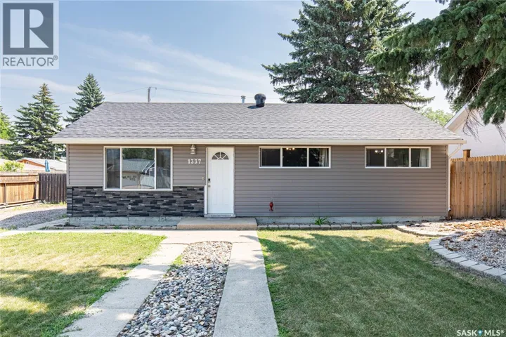 1337 7th AVENUE NW, Moose Jaw, Saskatchewan S6H4C8