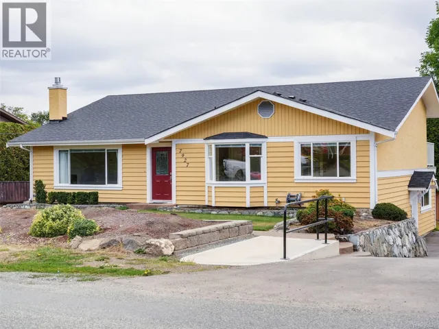 7927 Wallace Dr, Central Saanich, British Columbia V8M1L4