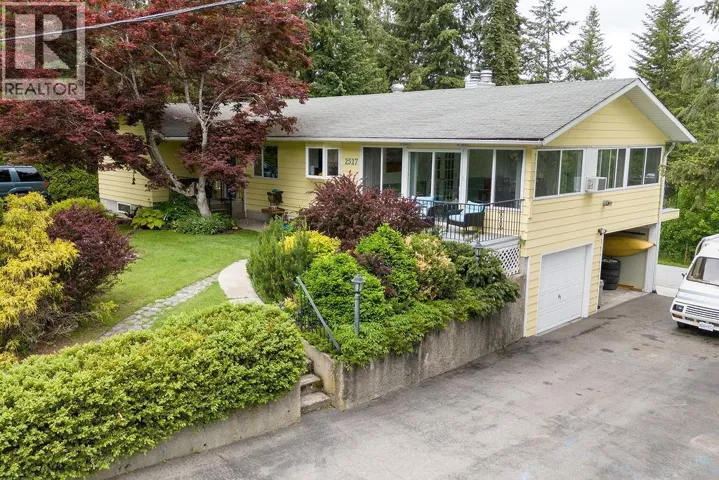 2527 Islandview Road, Blind Bay, British Columbia V0E1H2