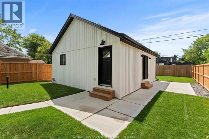 557 ELINOR STREET, Windsor, Ontario N8P1E3