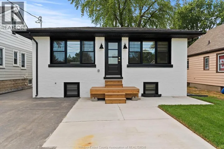 557 ELINOR STREET, Windsor, Ontario N8P1E3