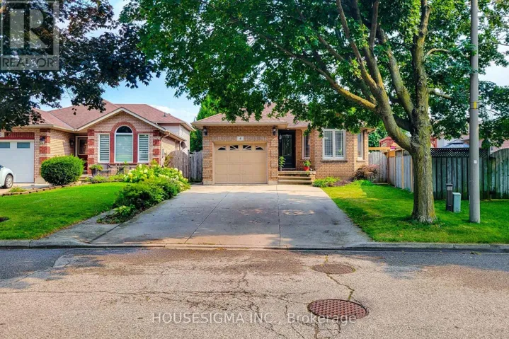 4 TREEVIEW COURT, Hamilton (Stoney Creek Mountain), Ontario L8J3R9