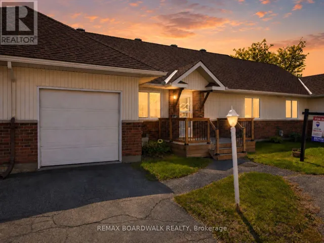 206 OAK LEAF PRIVATE, Ottawa, Ontario K0A2Z0