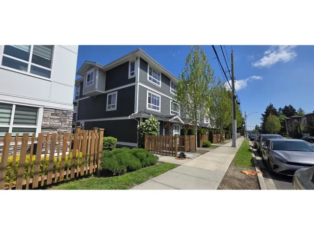 1 19753 55A AVENUE AVENUE, Langley, British Columbia V3A0J9