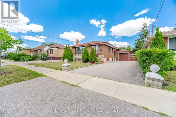89 WENDELL AVENUE, Toronto (Humberlea-Pelmo Park), Ontario M9N3K8