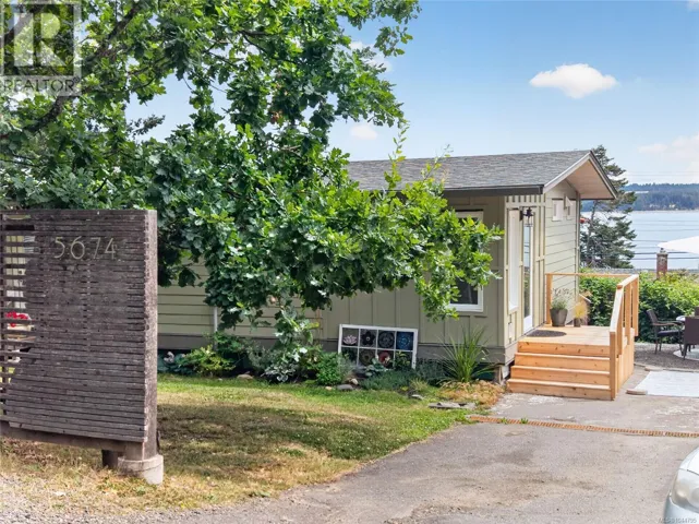 5674 Market St, Union Bay, British Columbia V0R3B0