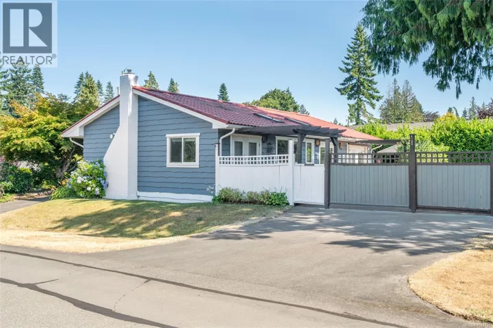 560 Eaglecrest Dr, Qualicum Beach, British Columbia V9K1E3