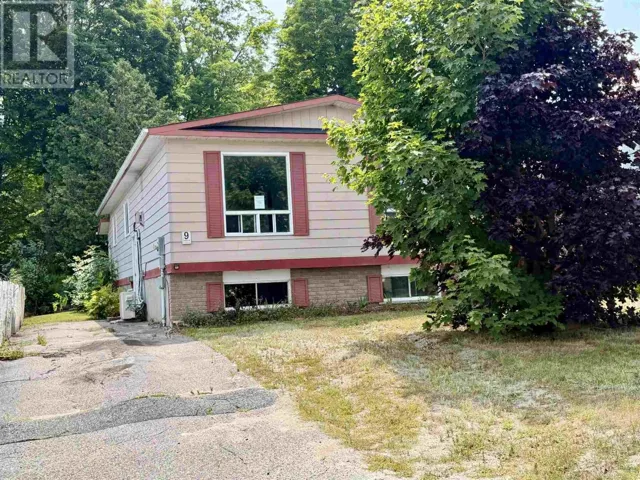 9 Lisbon RD, Elliot Lake, Ontario P5A3N9
