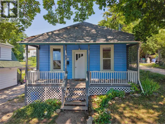 1011 Hall Street, Nelson, British Columbia V1L1Z8