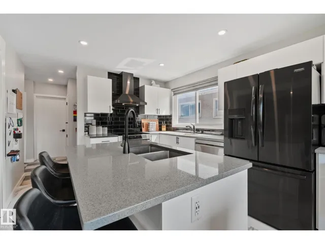 4723 105 ST NW, Edmonton, Alberta T6H2M3