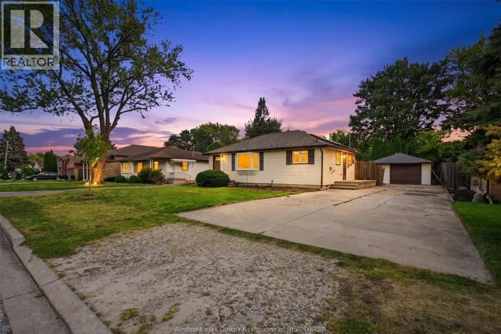 2733 LLOYD GEORGE BOULEVARD, Windsor, Ontario N8T2T8