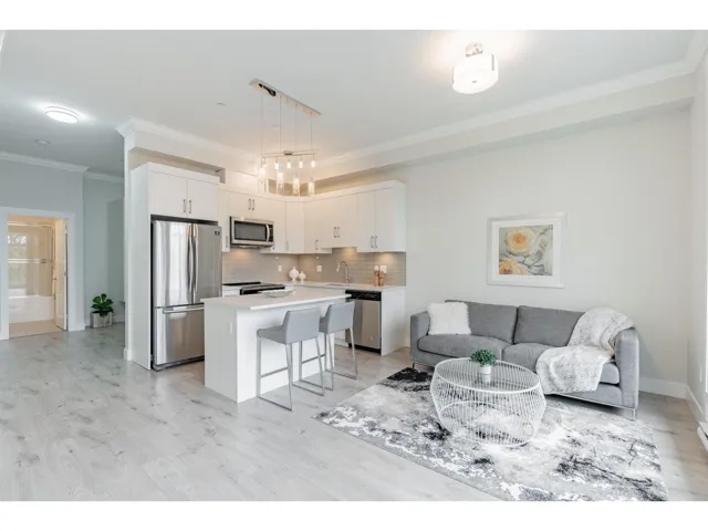 608 13799 101 AVENUE, Surrey, British Columbia V3T0N9