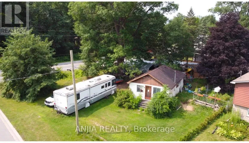 2 OAK AVENUE, East Gwillimbury (Holland Landing), Ontario L9N1A1