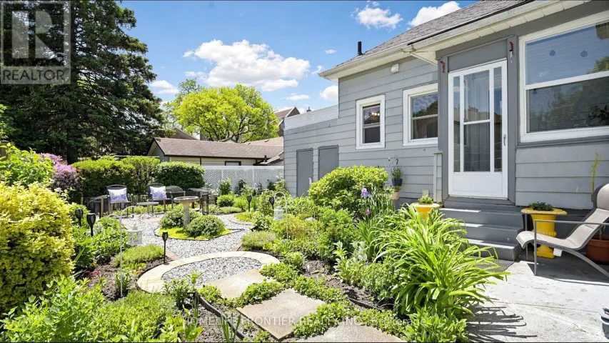 81 RICHMOND STREET, Brantford, Ontario N3T3Y7