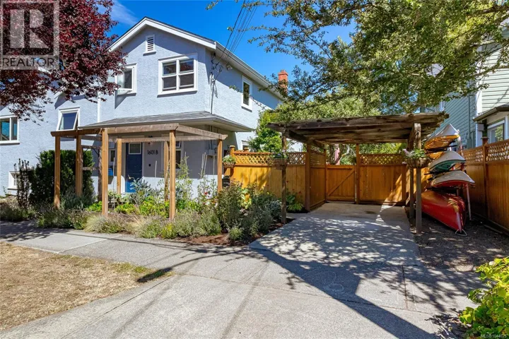 B 1601 Haultain St, Victoria, British Columbia V8R2K6