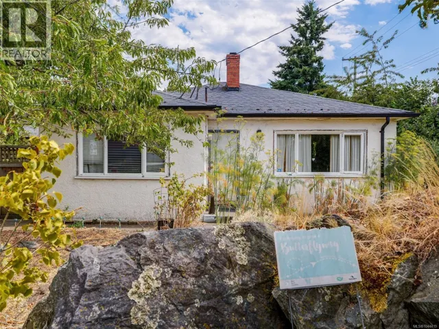 2607 Shelbourne St, Victoria, British Columbia V8R2Z2